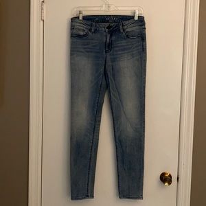 White House black market washed denim skinny jeans size 6